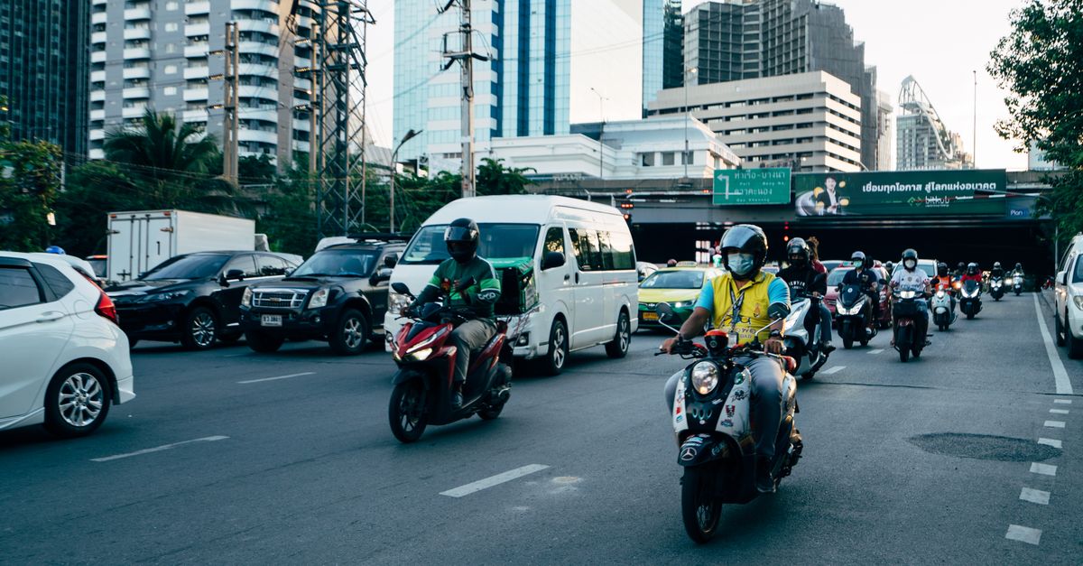 découvrez tout sur la restriction de moteur de scooter : comment elle fonctionne, pourquoi elle est mise en place et ses impacts sur les performances et la sécurité.
